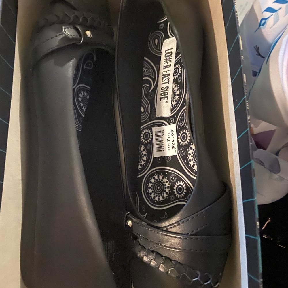 Women’s shoes flat